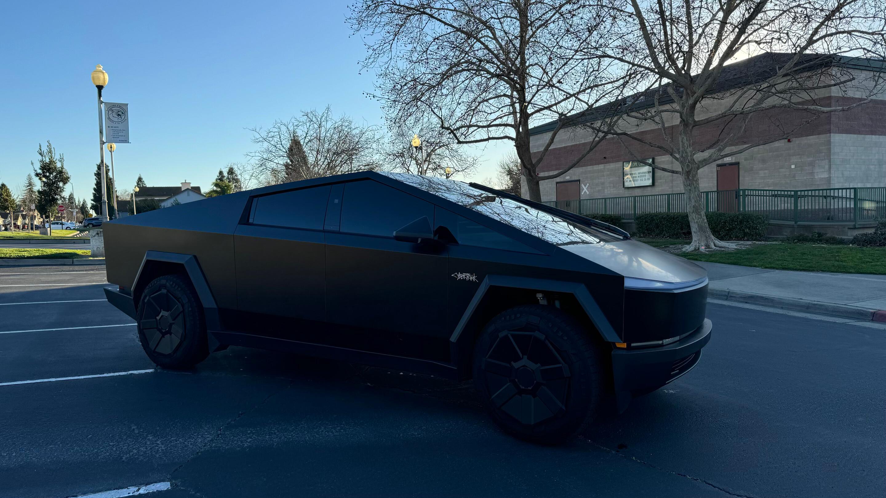 Tesla Cybertruck 2024 in Sacramento, CA