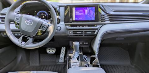 Toyota Camry Hybrid 2025