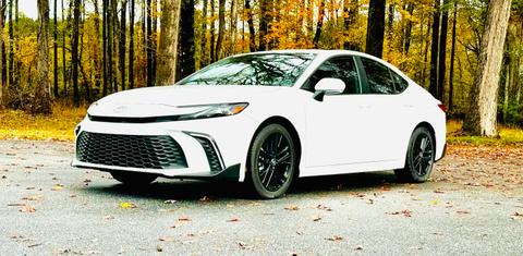 Toyota Camry Hybrid 2025