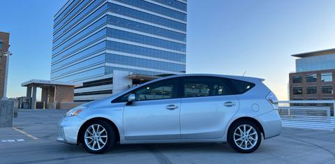 Toyota Prius v 2012