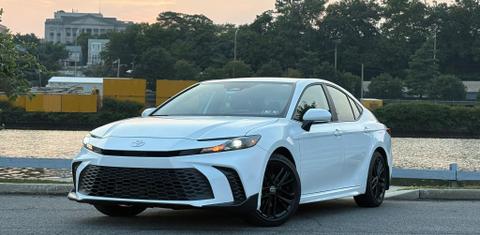 Toyota Camry Hybrid 2025