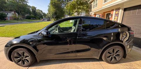 Tesla Model Y 2025