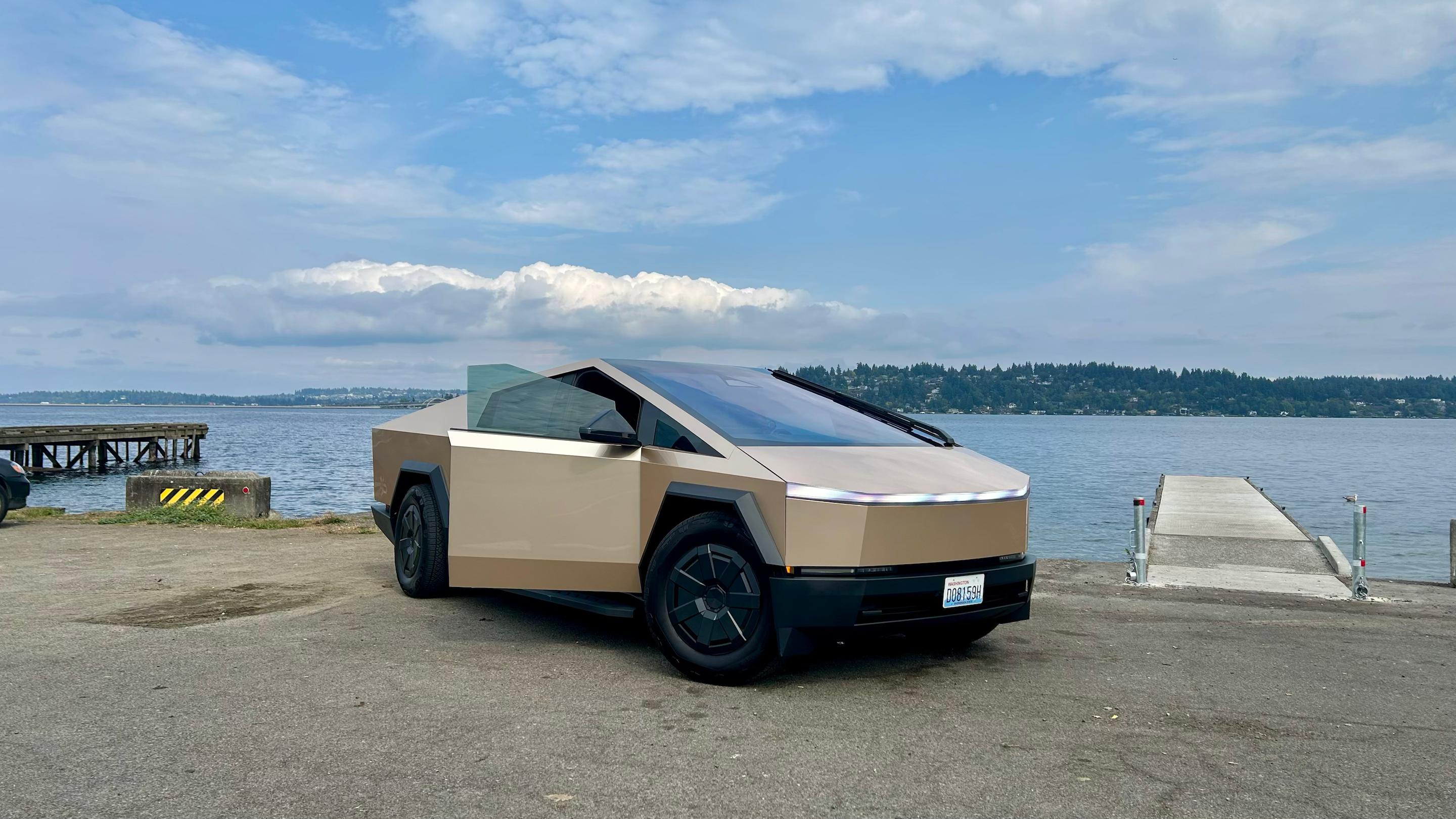 Tesla Cybertruck 2025 in Renton, WA