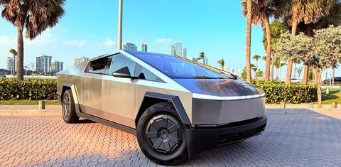 Tesla Cybertruck 2025
