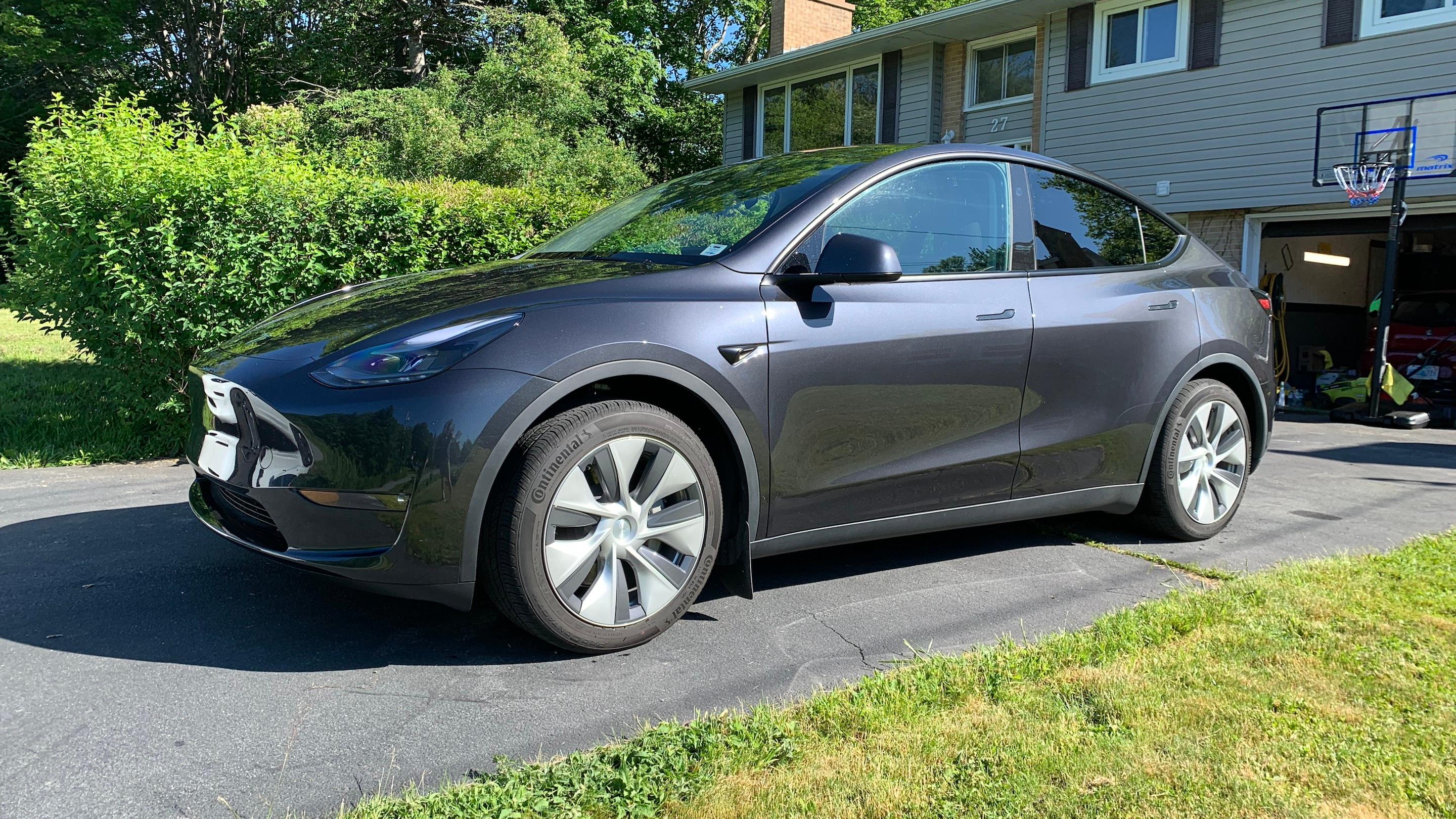 Tesla Model Y 2024 in Lake Echo, NS