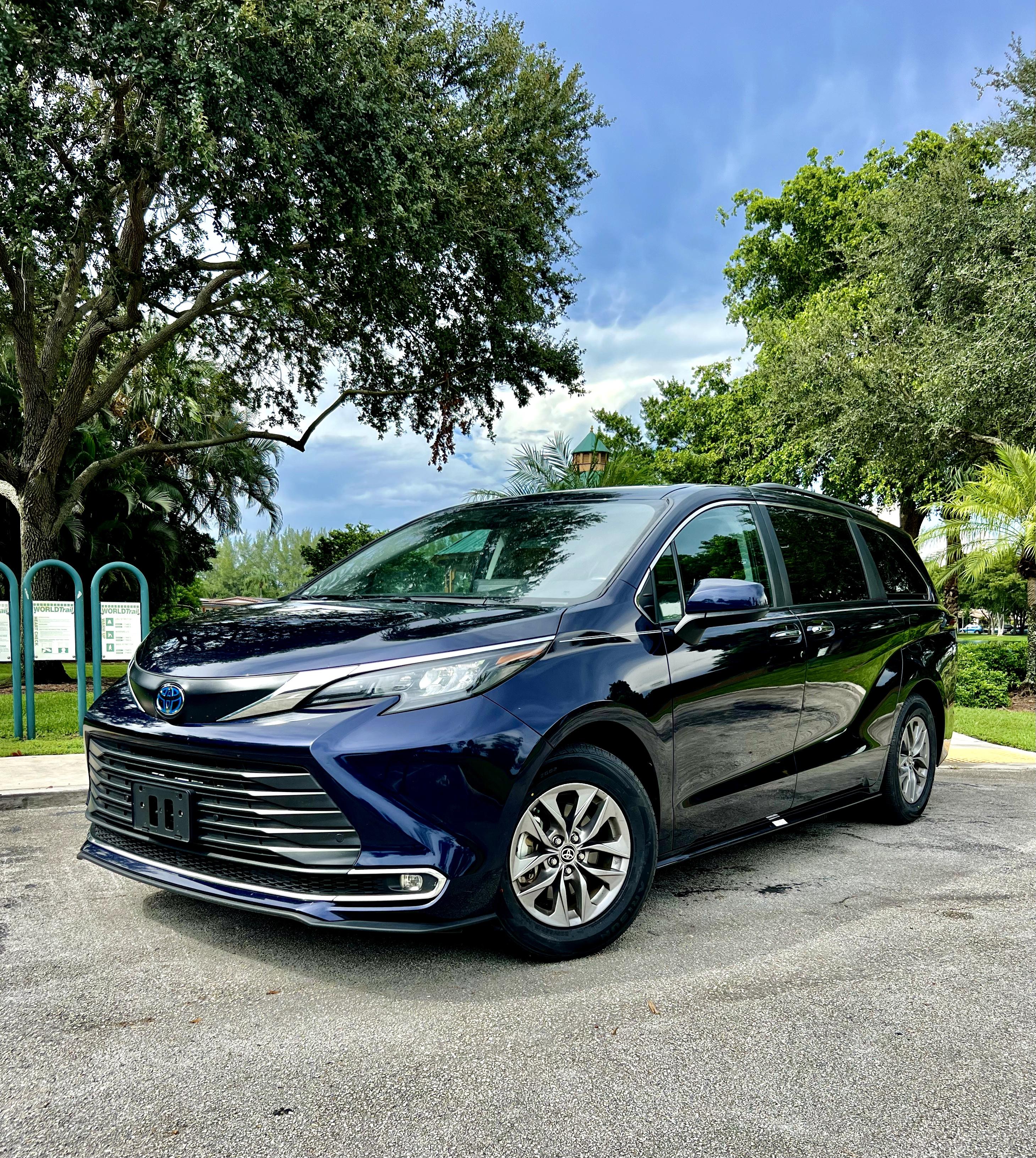 Toyota Sienna 2024 in Pembroke Pines, FL