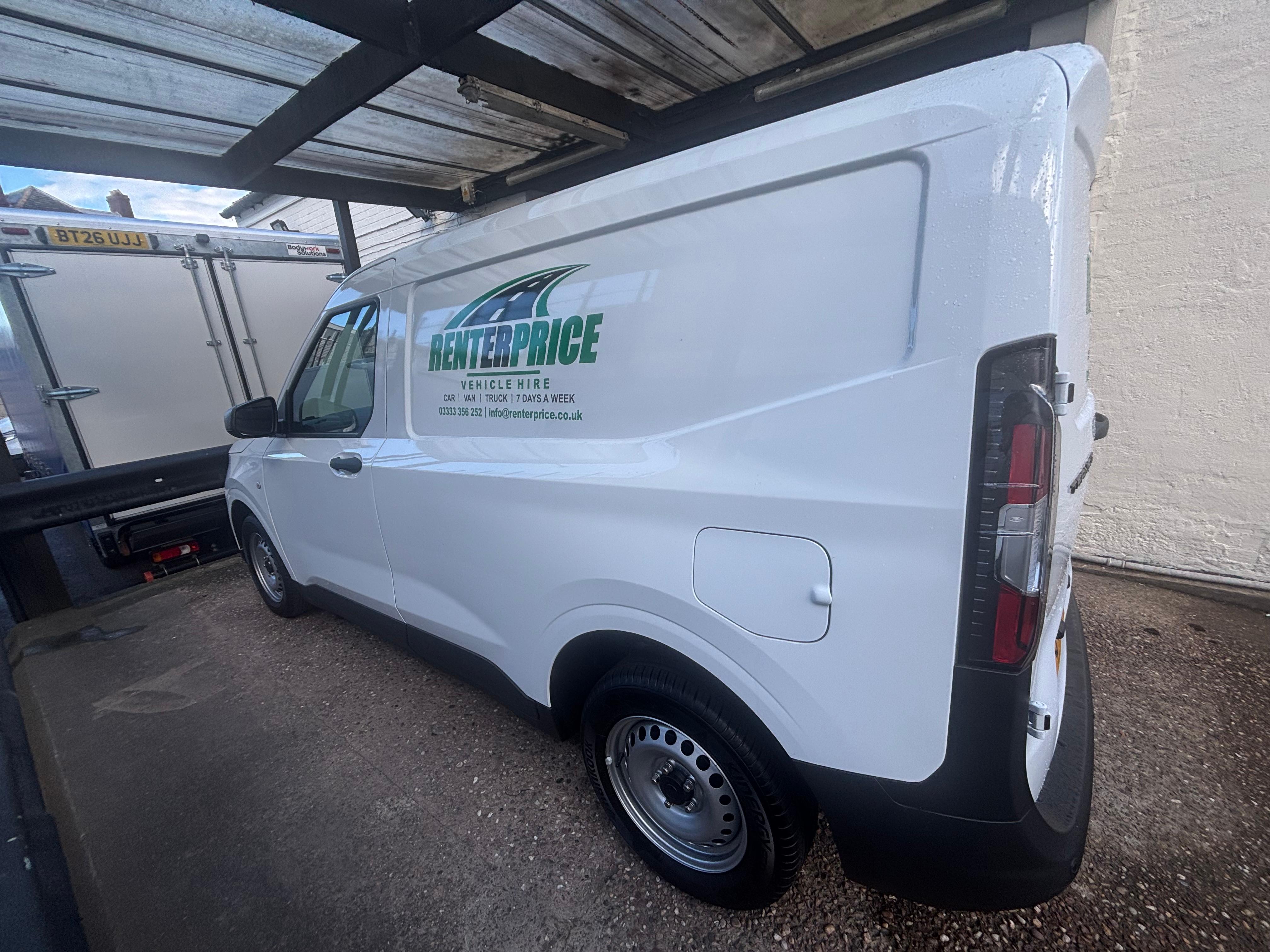 Ford Transit Courier 2026 in Birmingham