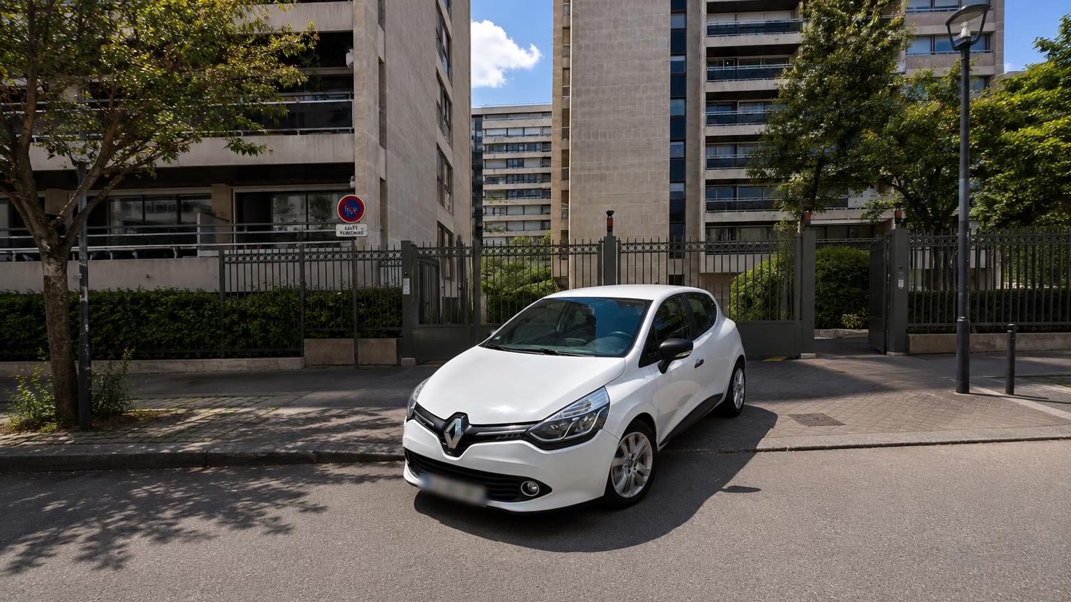 Renault CLIO IV 2014 à Paris
