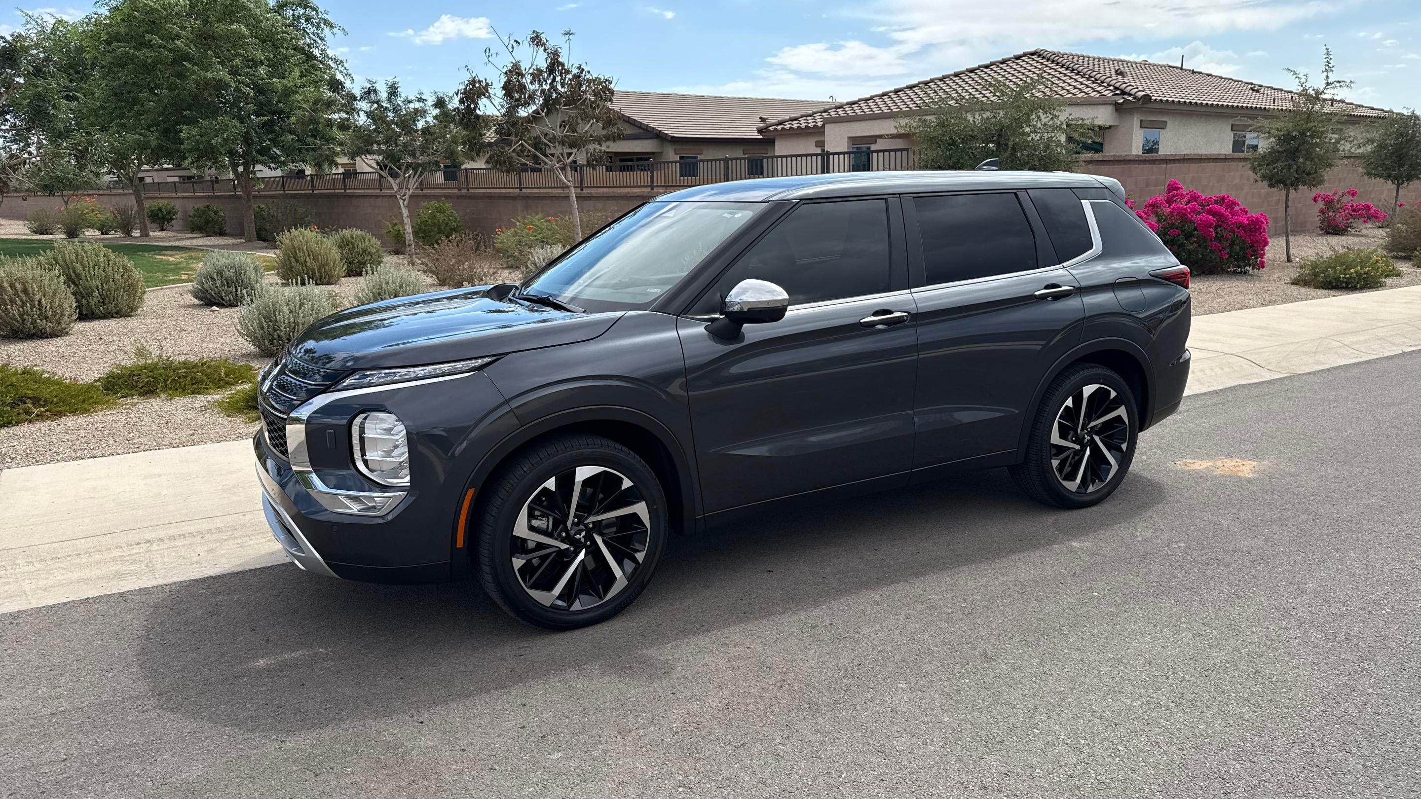 Mitsubishi Outlander Plug-In Hybrid 2025 in Waddell, AZ