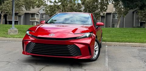 Toyota Camry Hybrid 2025