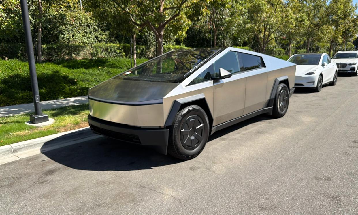 Tesla Cybertruck 2025