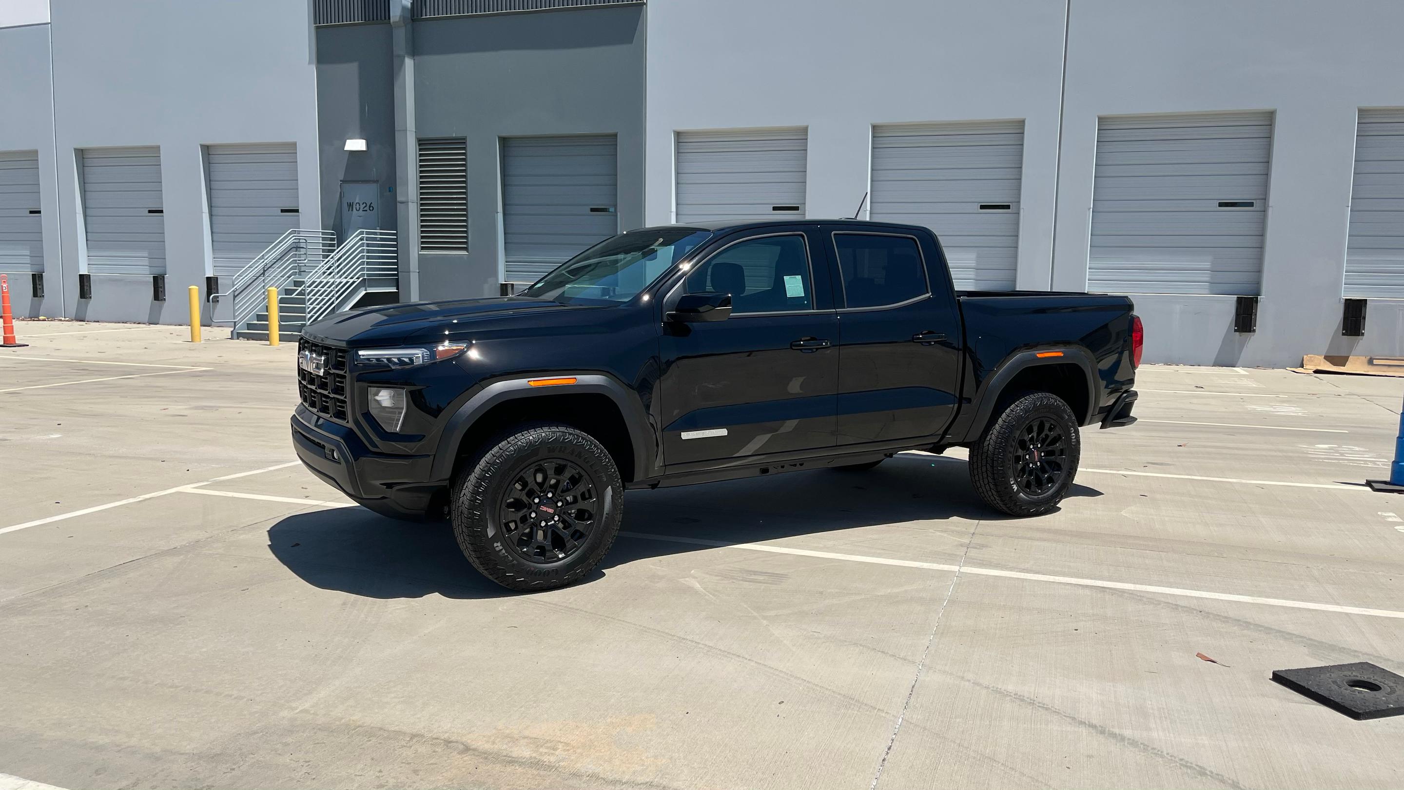 GMC Canyon 2026 in Burbank, CA
