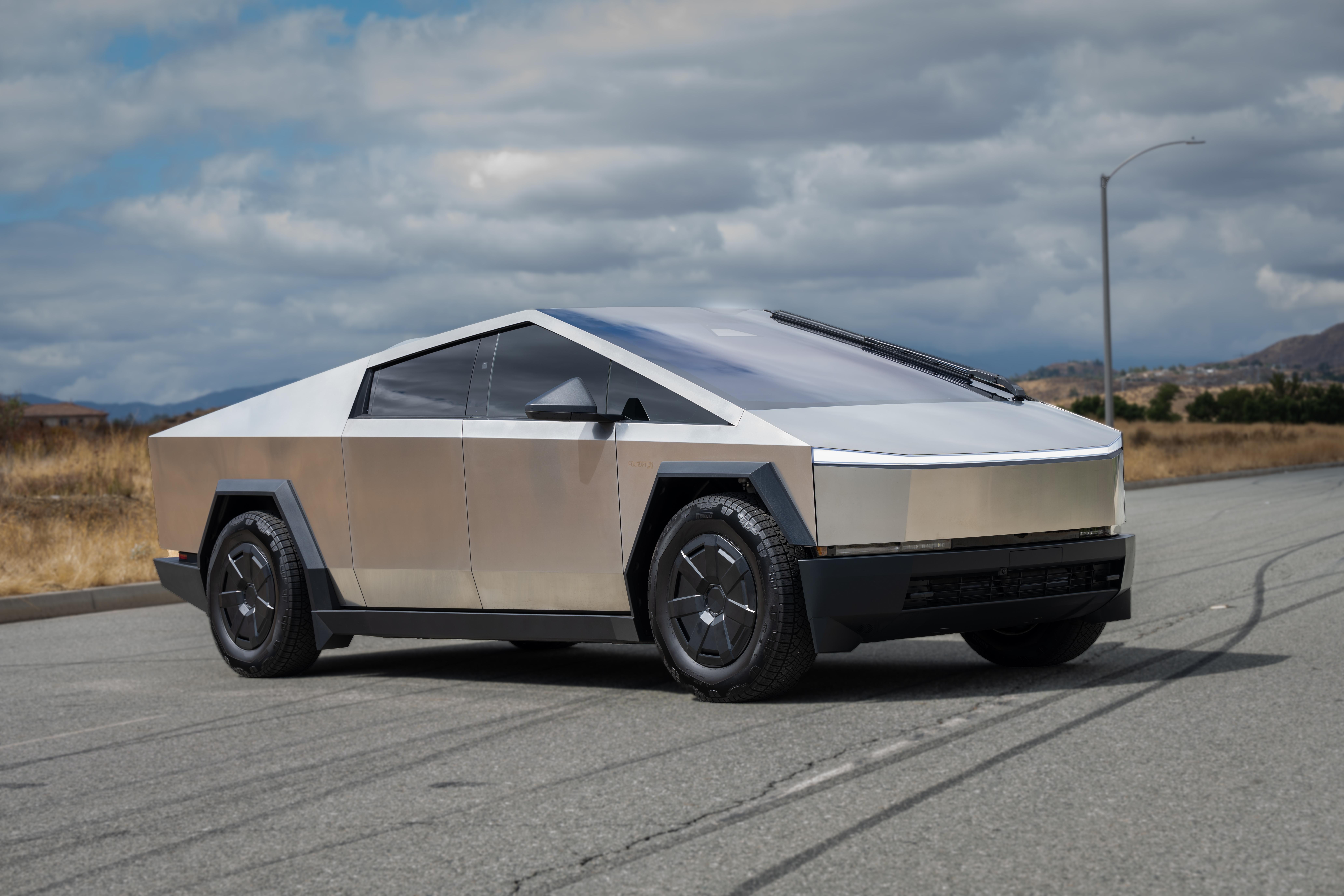 Tesla Cybertruck 2024 in Perris, CA