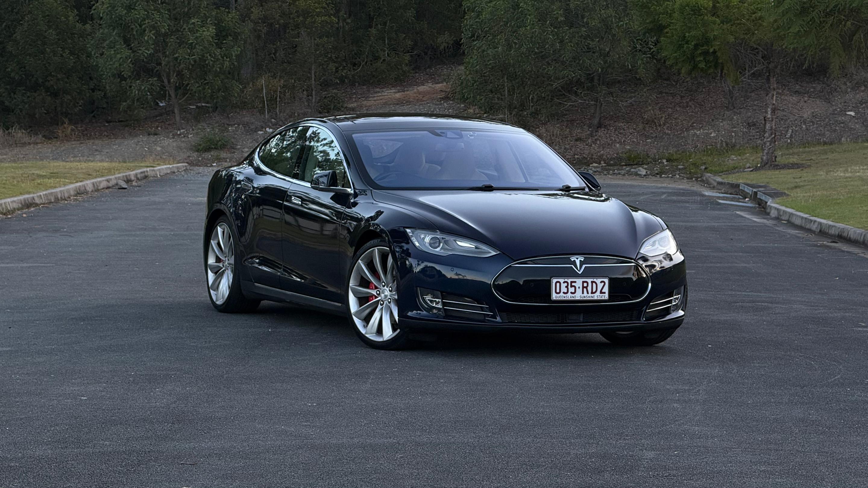 Tesla MODEL S 2015 in Biggera Waters