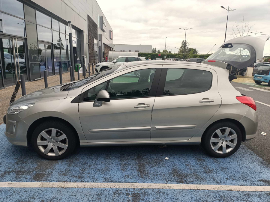 Peugeot 308 2008 à Lisieux