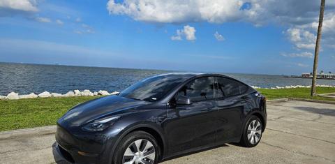 Tesla Model Y 2024