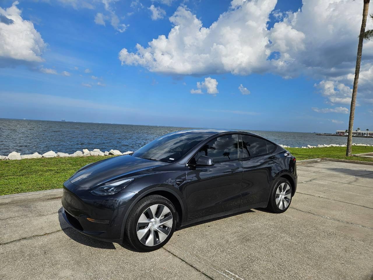 Tesla Model Y 2024 in Belle Isle, FL