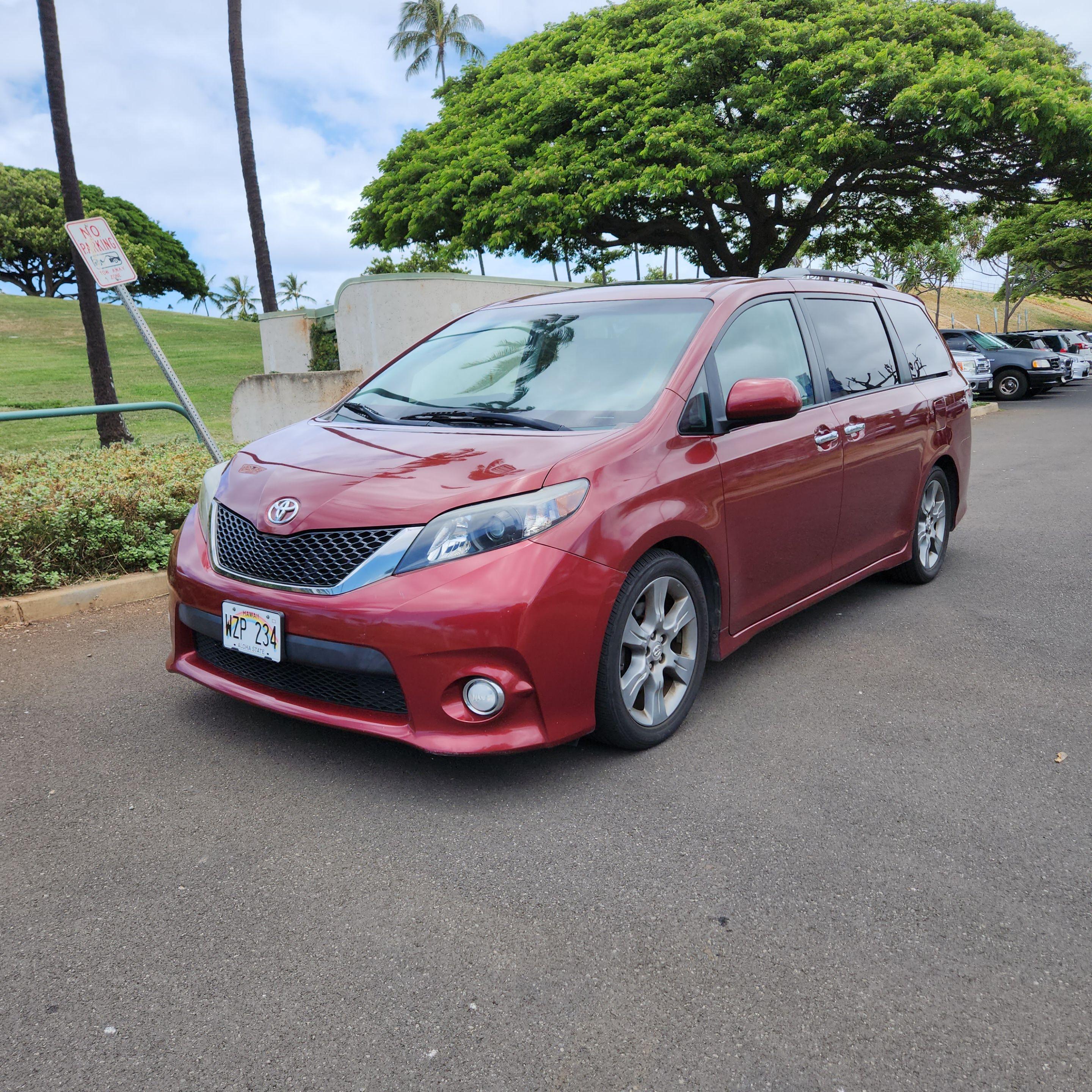 Toyota Sienna 2014 in Honolulu, HI