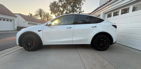 Tesla Model Y 2025