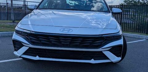Hyundai Elantra 2025