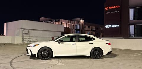 Toyota Camry Hybrid 2026