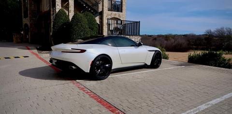 Aston Martin DB11 2017