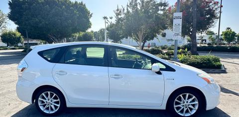 Toyota Prius v 2013
