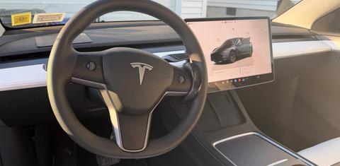 Tesla Model Y 2025