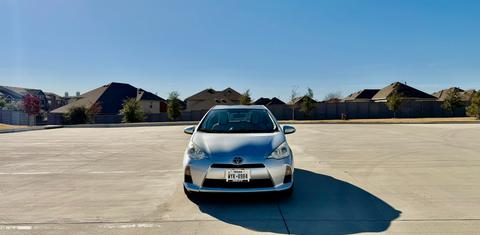 Toyota Prius c 2014