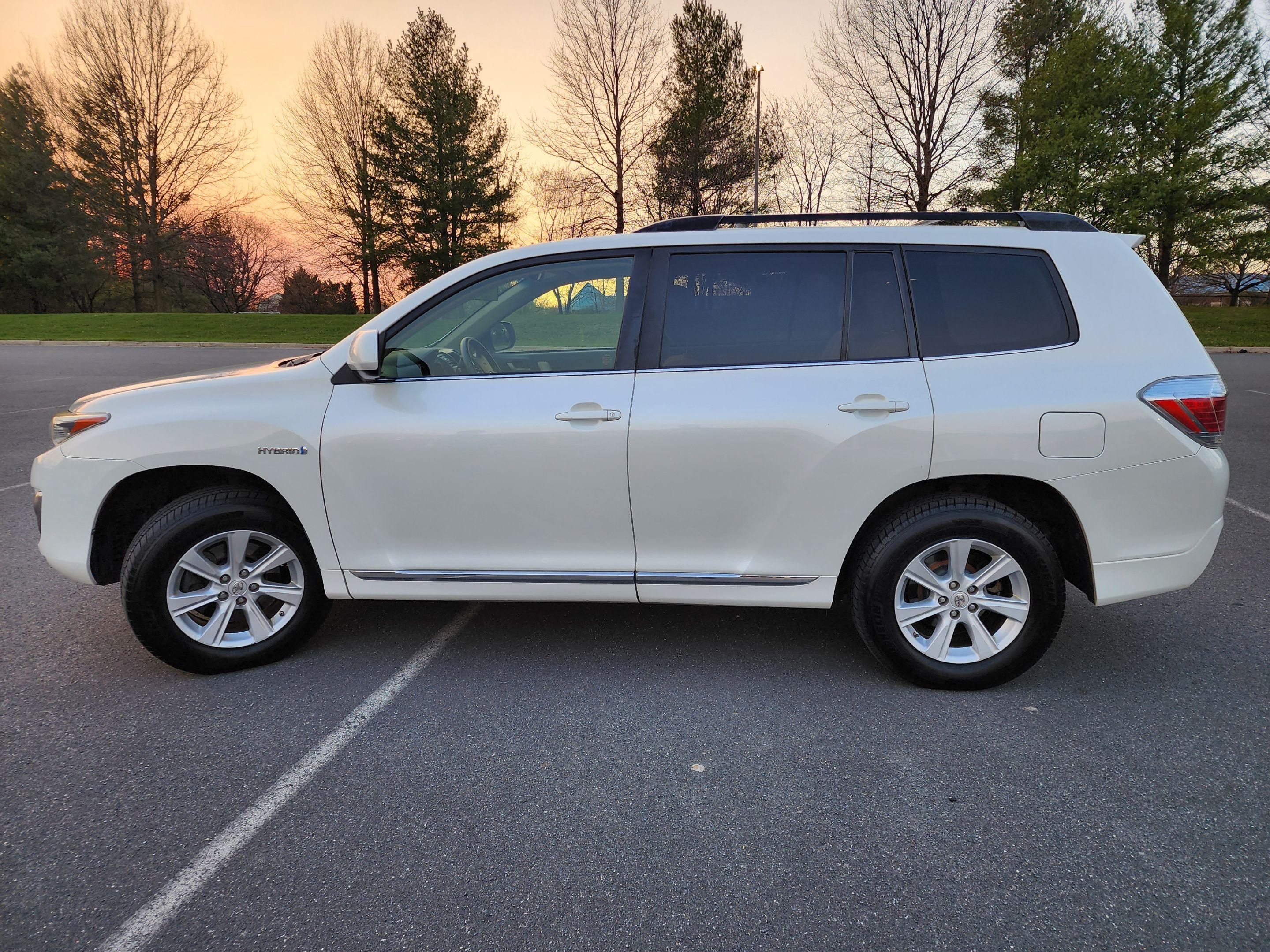 Toyota Highlander Hybrid 2013 in 
