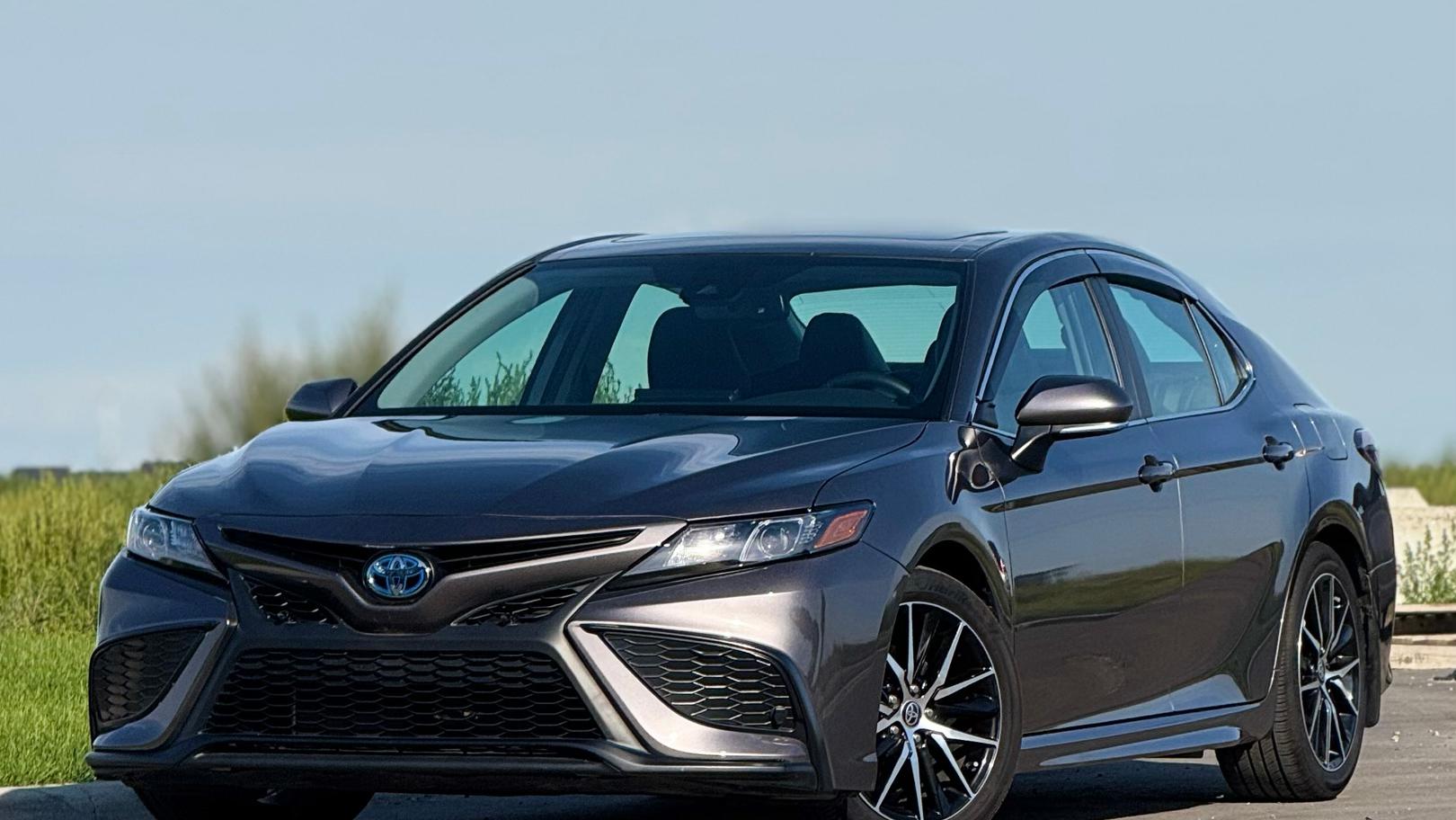 Toyota Camry Hybrid 2024 à 