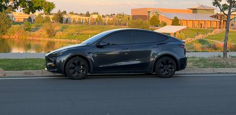 Tesla Model Y 2025