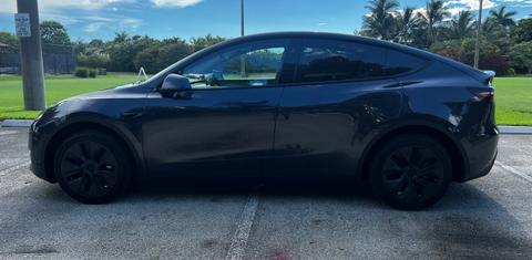 Tesla Model Y 2024