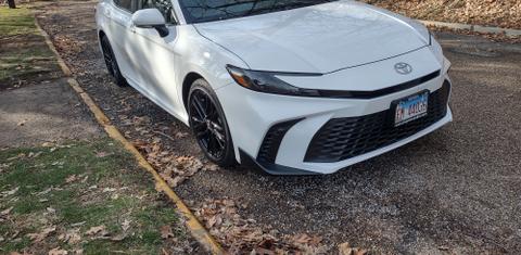 Toyota Camry Hybrid 2026
