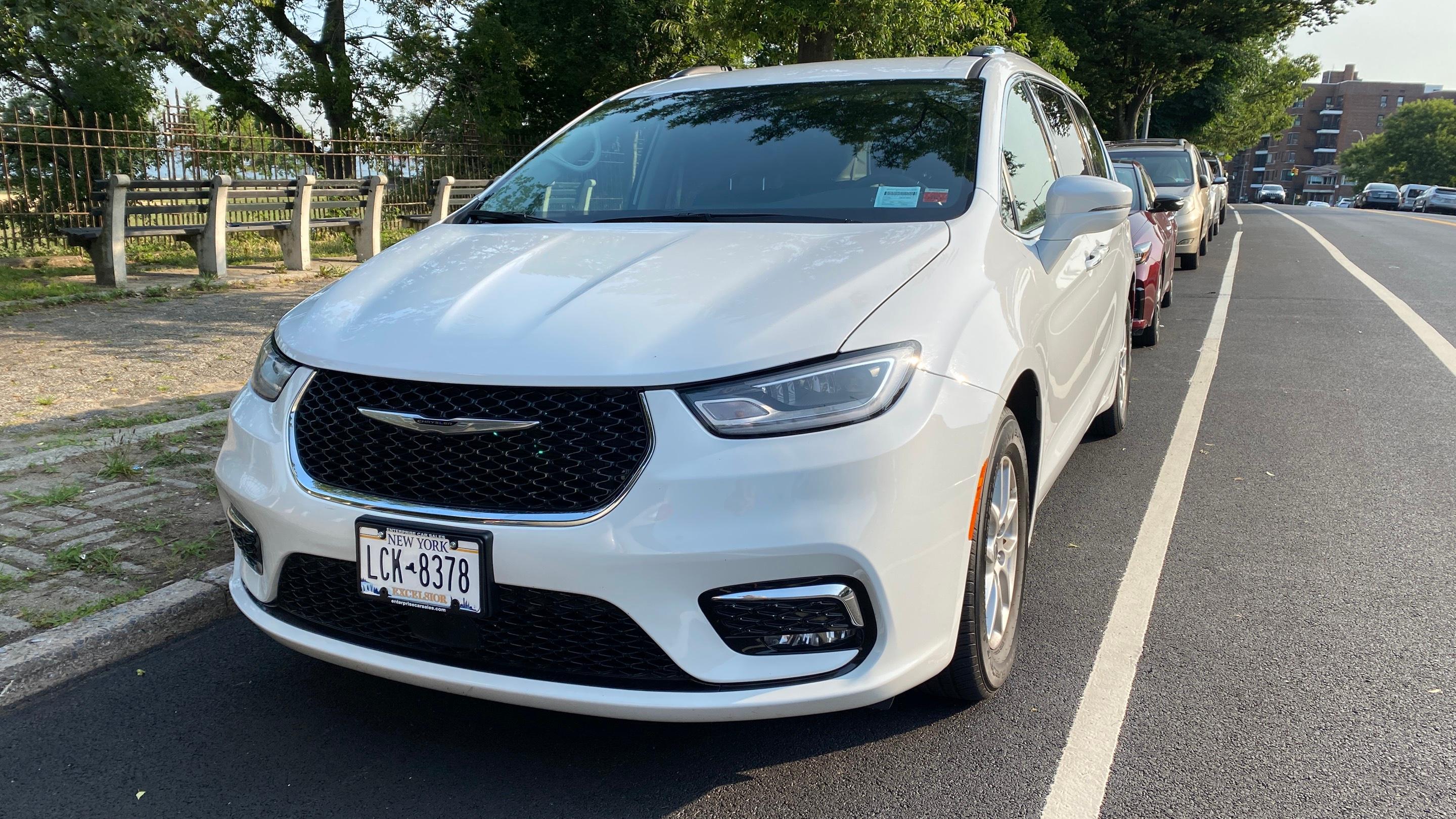 Chrysler Pacifica 2021 in Brooklyn, NY