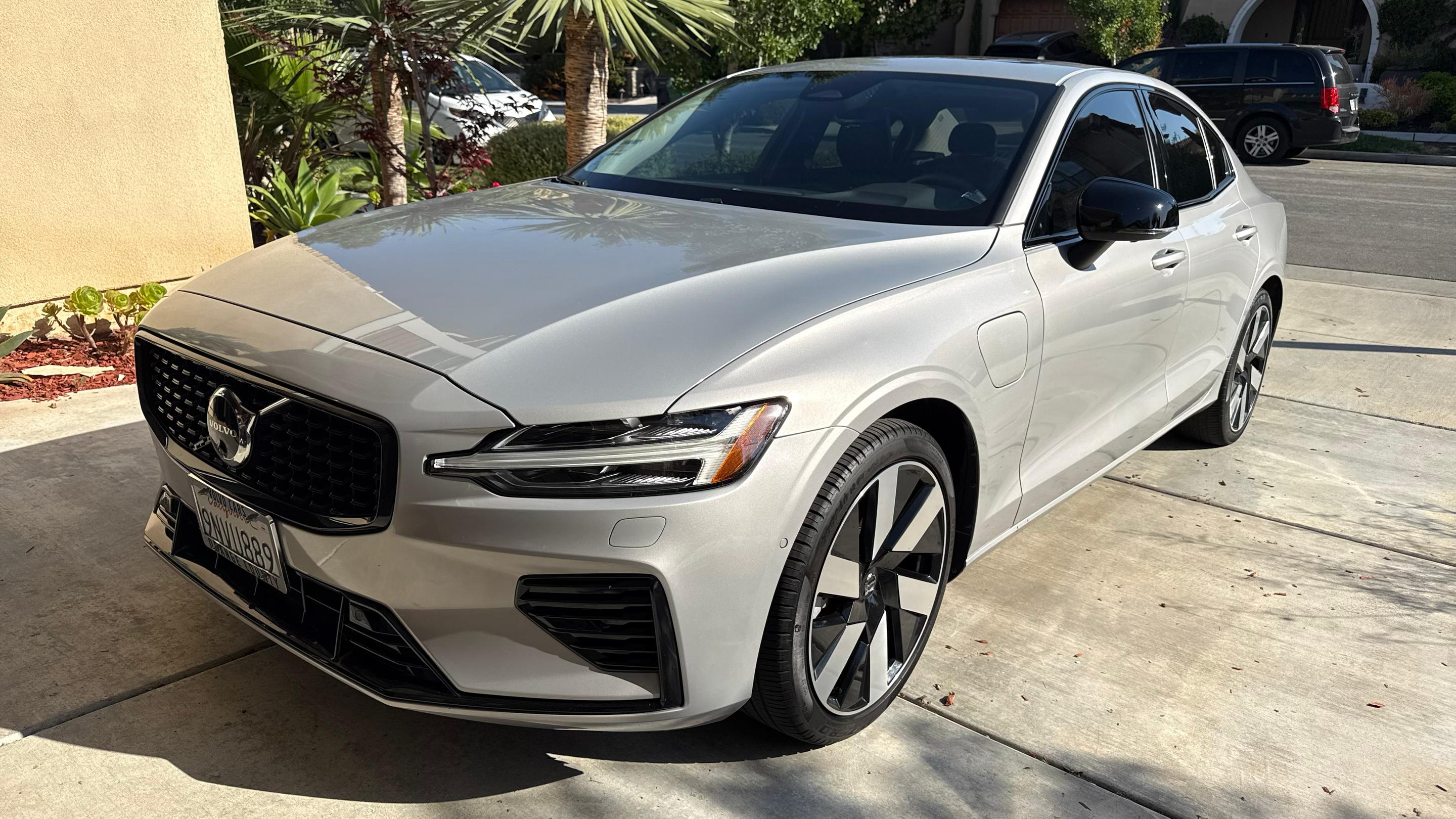 Volvo S60 Plug-In Hybrid 2025 in Irvine, CA