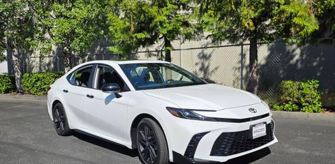 Toyota Camry Hybrid 2026