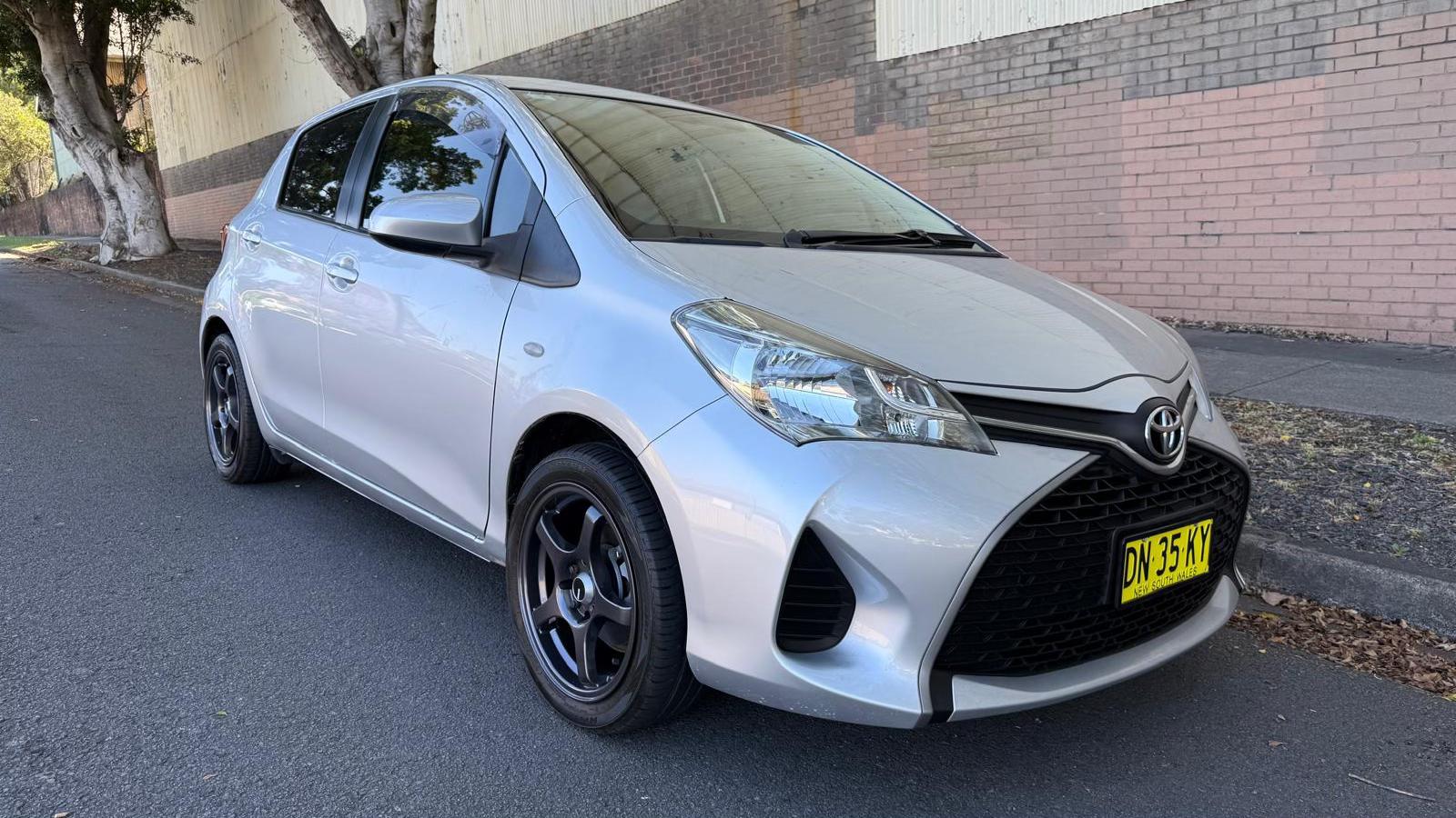 Toyota YARIS 2015 in Mayfield