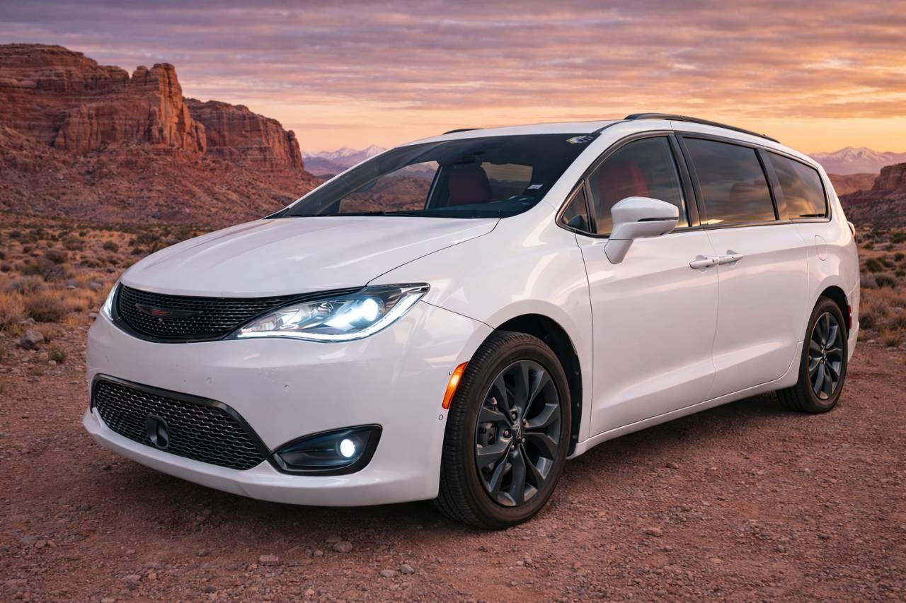 Chrysler Pacifica 2020 in Moab, UT