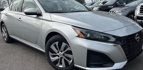 Nissan Altima 2023