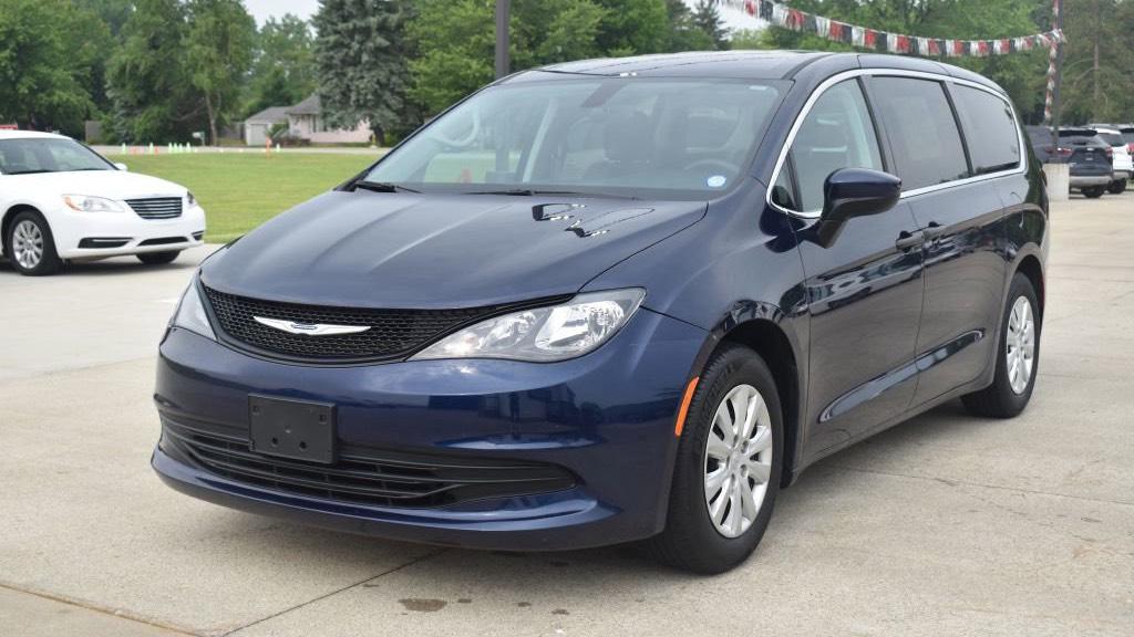Chrysler Voyager 2020 in Smithville, MO