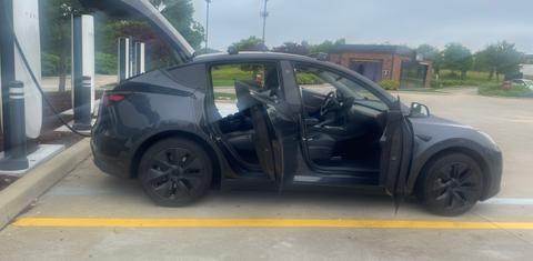 Tesla Model Y 2025
