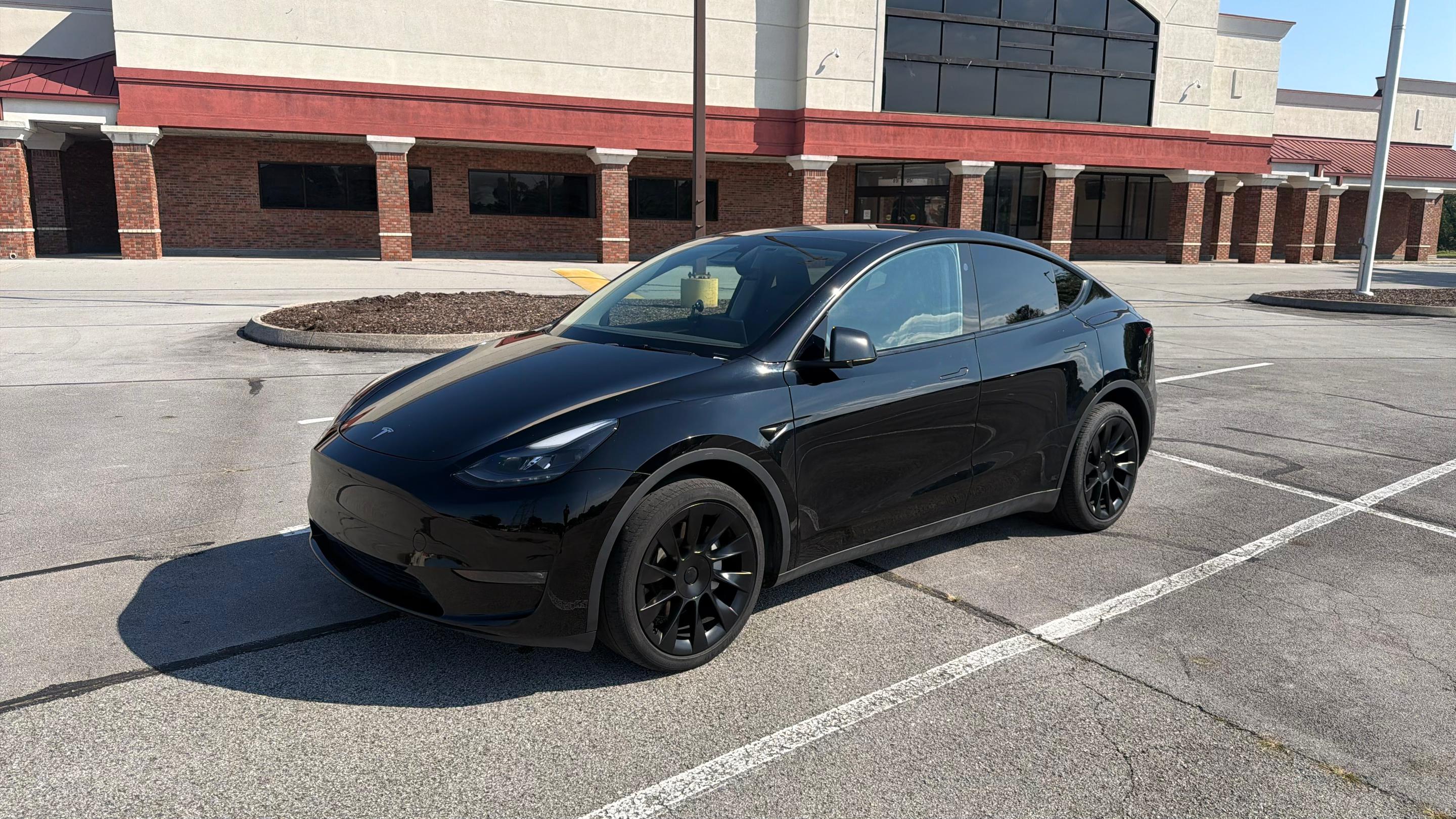 Tesla Model Y 2023 in Knoxville, TN