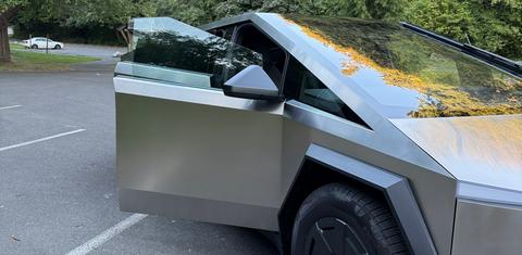 Tesla Cybertruck 2025