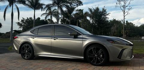 Toyota Camry Hybrid 2025