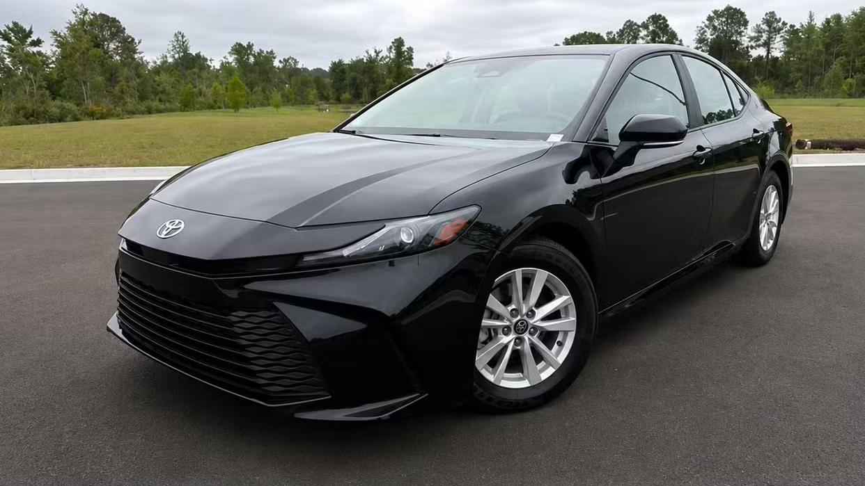 Toyota Camry Hybrid 2026 in Houston, TX