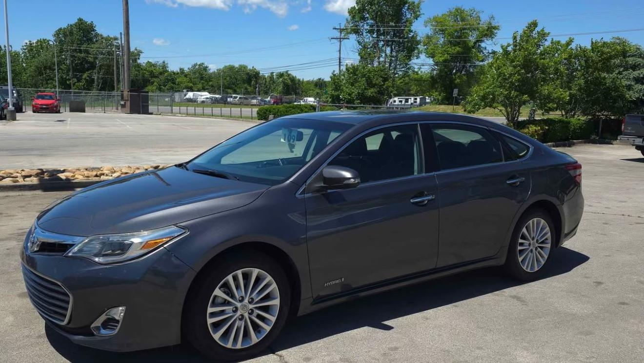 Toyota Avalon Hybrid 2013 in 