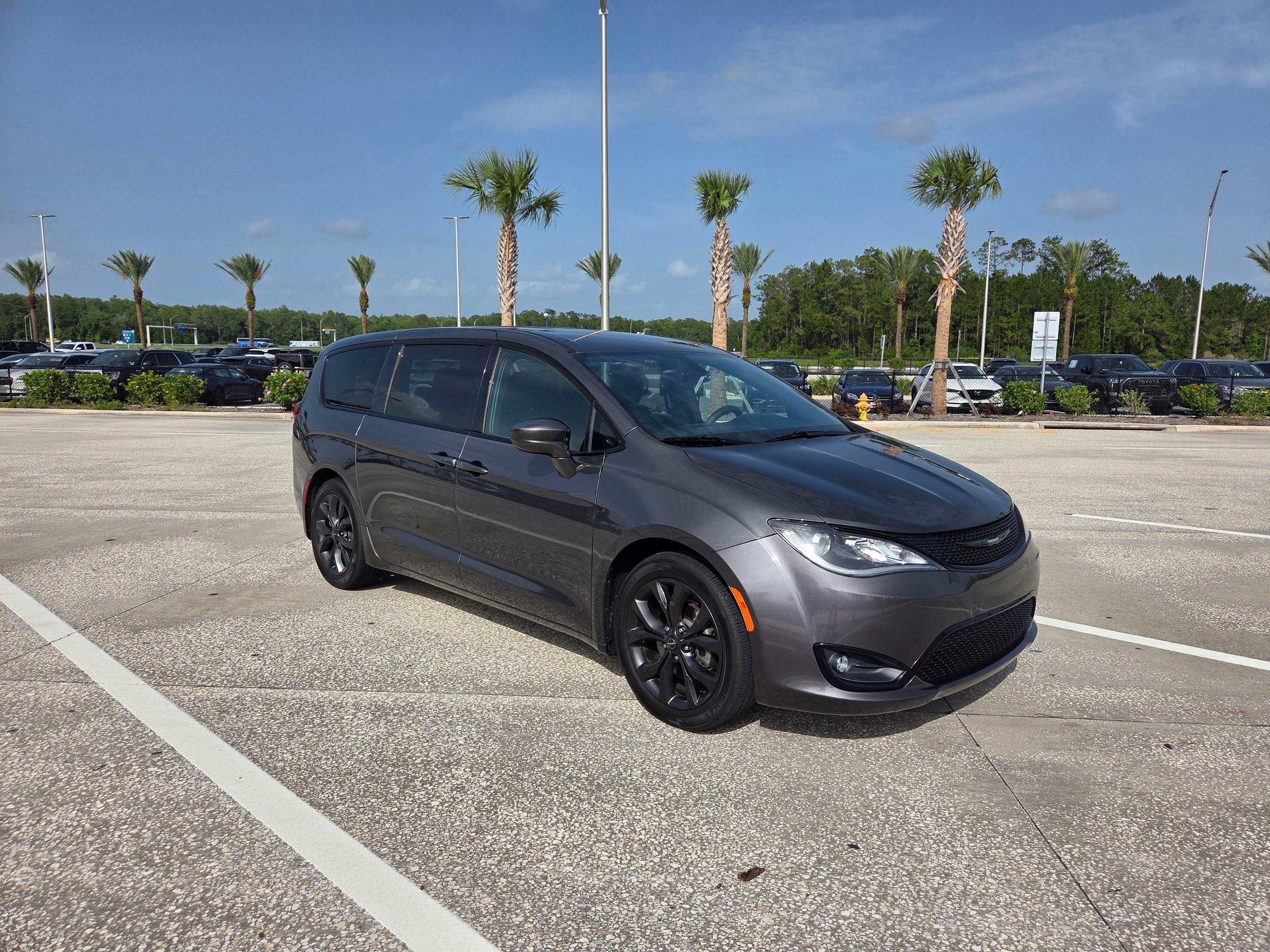 Chrysler Pacifica 2018 in 
