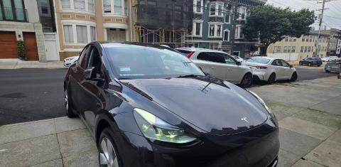Tesla Model Y 2024