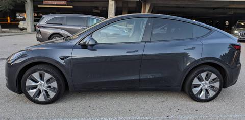 Tesla Model Y 2024